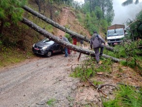 बैतडी र दार्चुला जोड्ने दशरथचन्द राजमार्ग अबरुद्ध